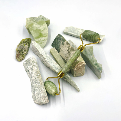 100% natürlicher Xiuyan Jade Stein Gua Sha Roll Set für Gesichtslifting und Hautstraffung